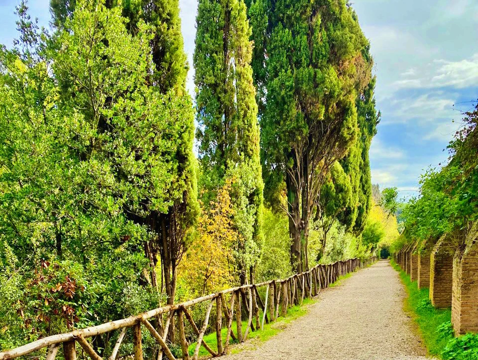 Path through Villa Sciarra garden in Rome surrounded by trees